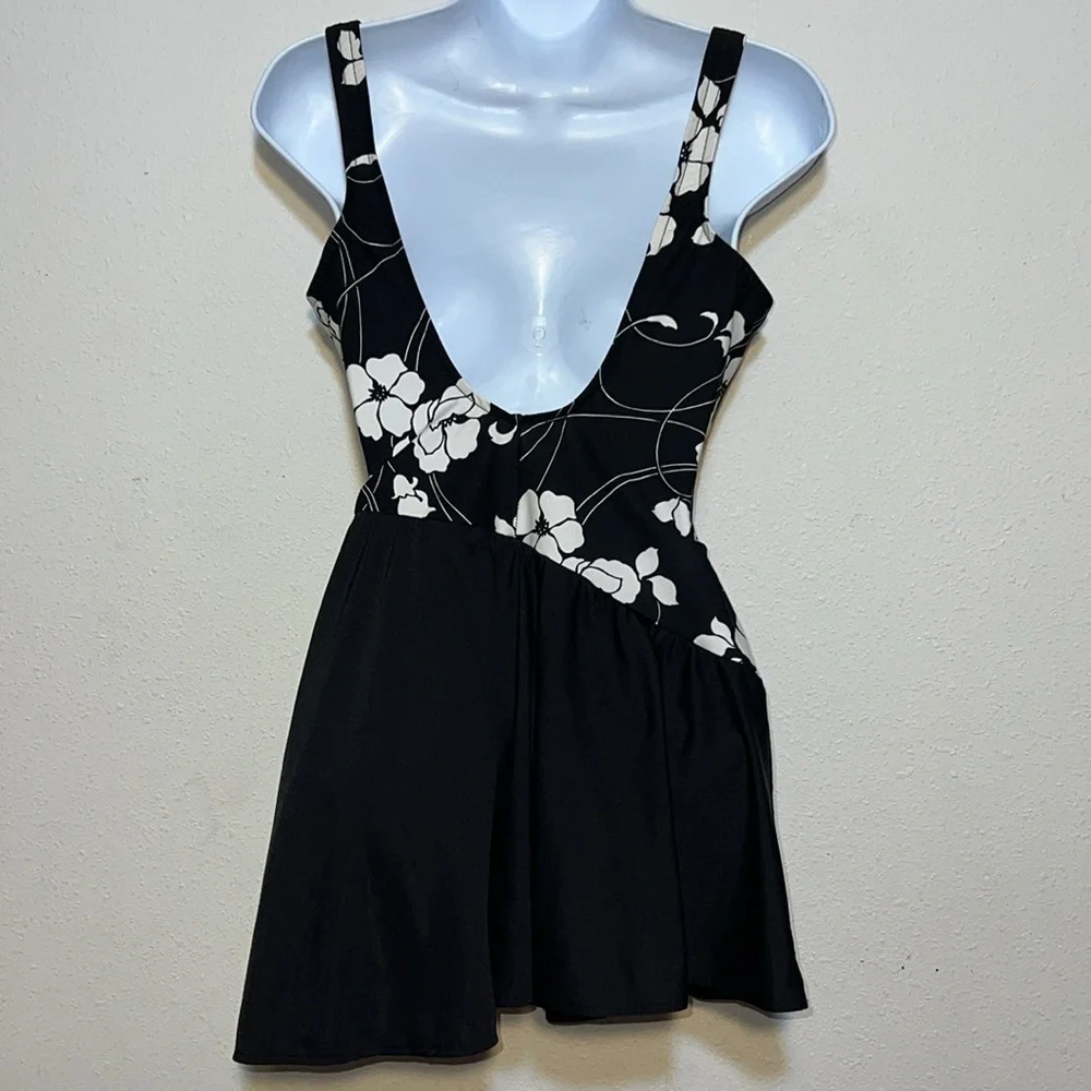 Miraclesuit black With Floral Print Size 10
